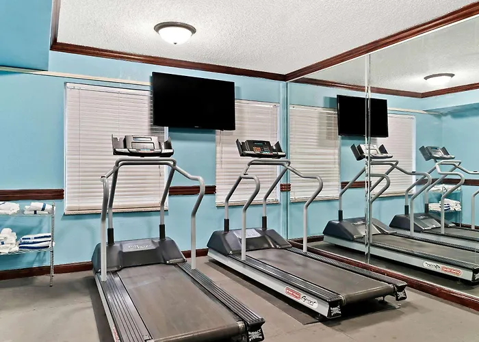 Best Hotels in Warren