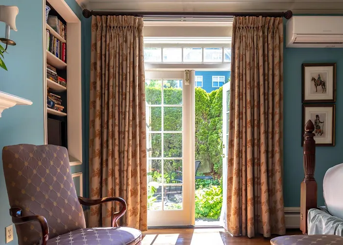 Best Newport Rhode Island Dog Friendly Hotels