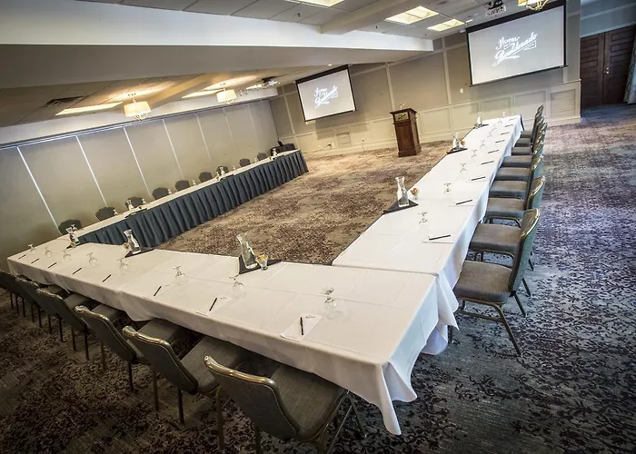 Top-Rated Hotels Near University of Colorado Boulder